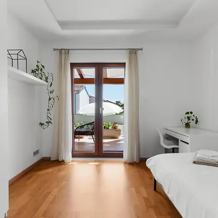Πανσιόν Dora 4*