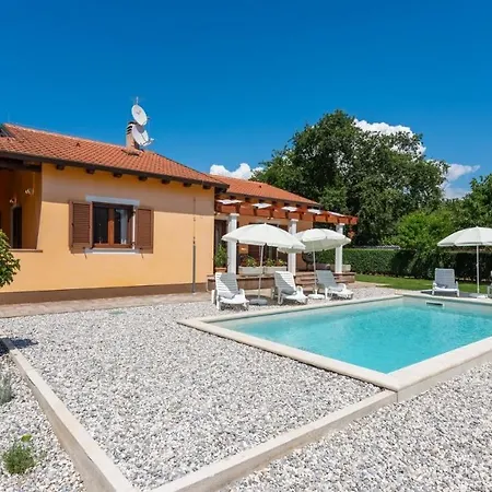 Πανσιόν Dora 4*